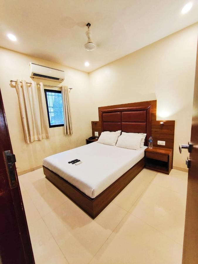 Hotel Avion Palace Мумбаи Экстерьер фото